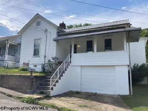 1216 12th St, Weston, WV 26452