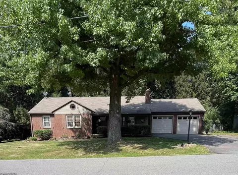 508 Hillcrest Cir, Bridgeport, WV 26330