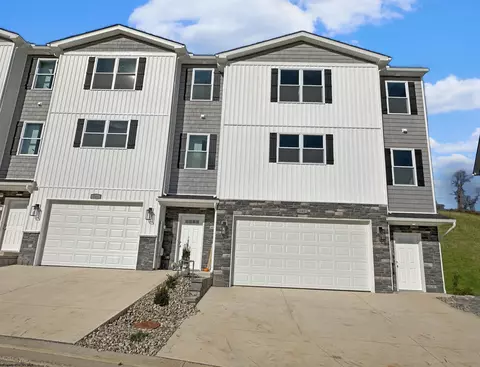242 Red Oak Ln, Morgantown, WV 26501