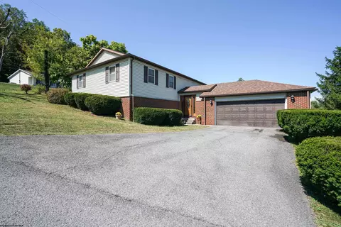 1801 Dogwood Dr, Fairmont, WV 26554