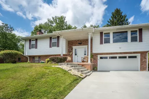 157 Village Dr, Bridgeport, WV 26330