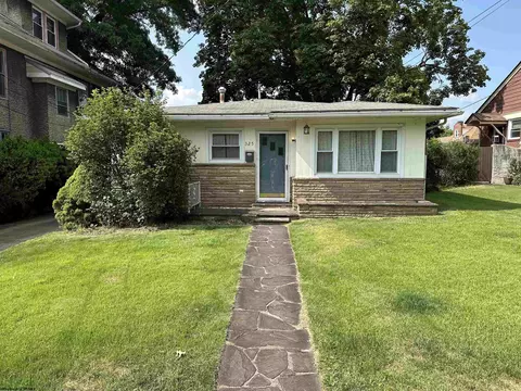 325-327 Watts St, Morgantown, WV 26501
