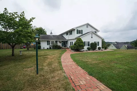 191 Ridgeway Dr, Bridgeport, WV 26330