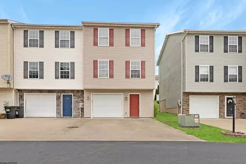118 Eagle Dr, Maidsville, WV 26541