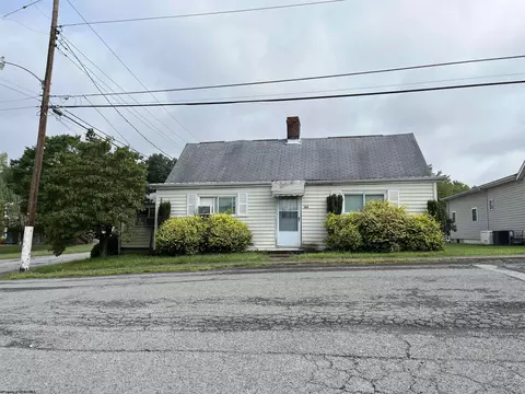 108 Washington St, Lumberport, WV 26386