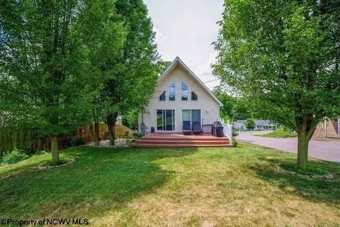 638 Broadway Ave, Star City, WV 26505