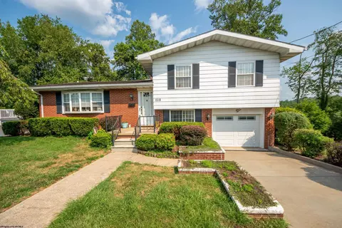 1518 Farrell St, Fairmont, WV 26554