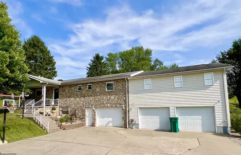 1118 Deerfield Dr, Fairmont, WV 26554