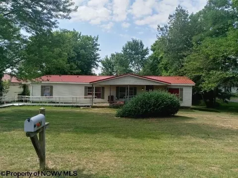 124 Classic Vanville Rd, Martinsburg, WV 25405