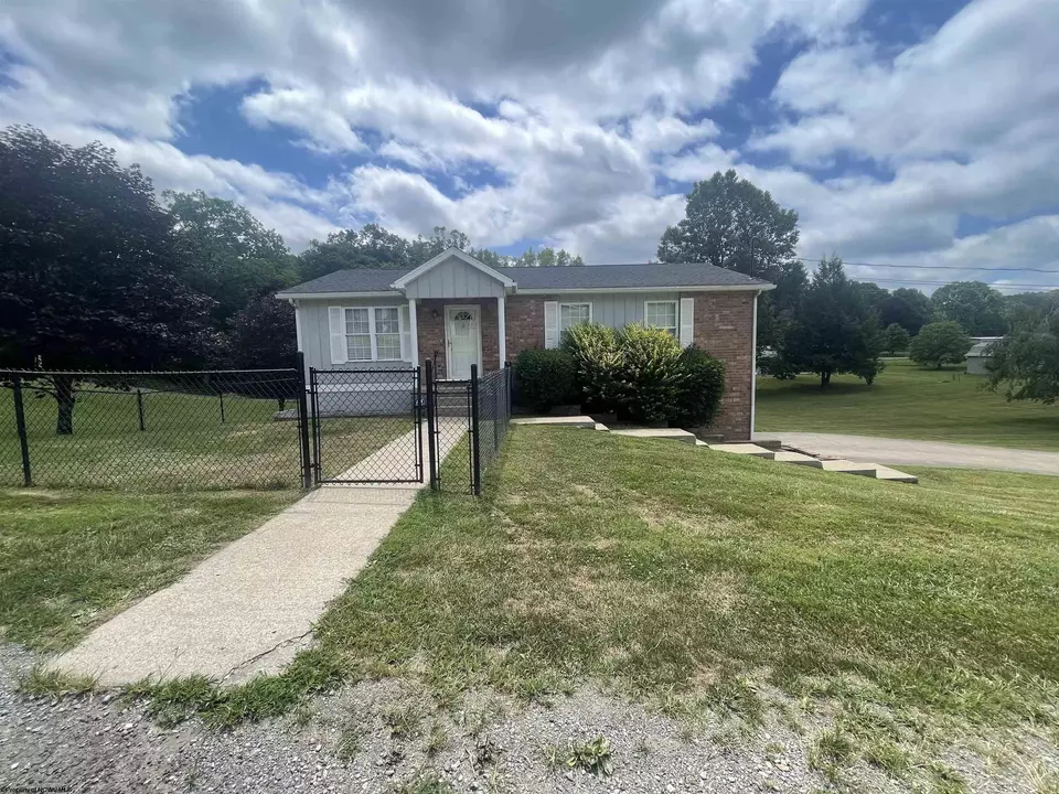  146 Yvonne Ln, Clarksburg, WV 26301 photo 1