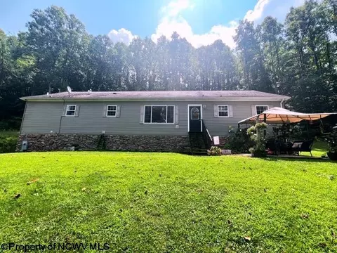 56 Hideaway Ln, Fairmont, WV 26554