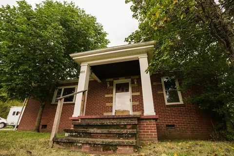 475 Mount Clare Rd, Clarksburg, WV 26301