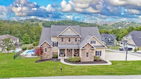 39 Avery Dr, Morgantown, WV 26508