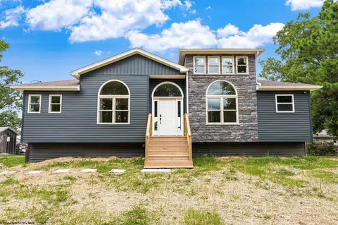 18 Melvin Fields Rd, Morgantown, WV 26508