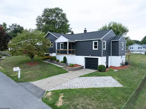 1613 Clifton Rd, Fairmont, WV 26554