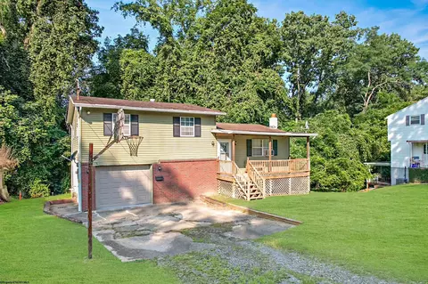 141 Grove St, Westover, WV 26501