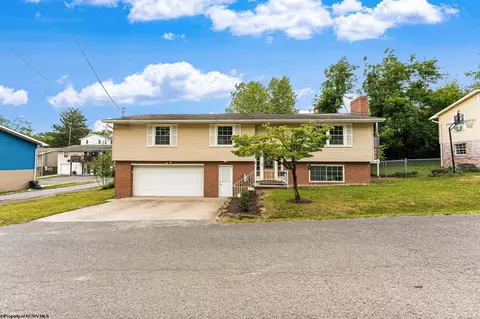1337 Perry Ave, Morgantown, WV 26505