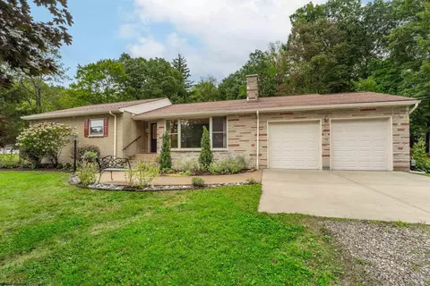 28 Hilltop Ln, Morgantown, WV 26508