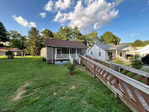 3093 River Rd, Clarksburg, WV 26301