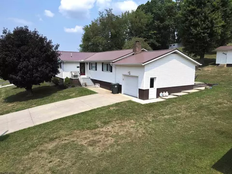 241 Saratoga Dr, Buckhannon, WV 26201