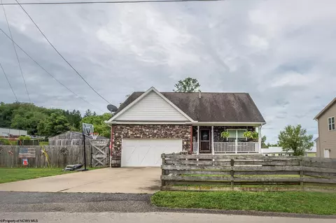 1542 Tulip Ln, Fairmont, WV 26554
