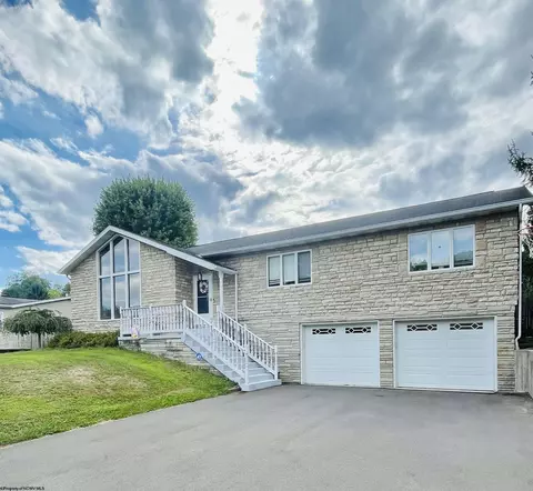 1409 Briarwood Ln, Fairmont, WV 26554