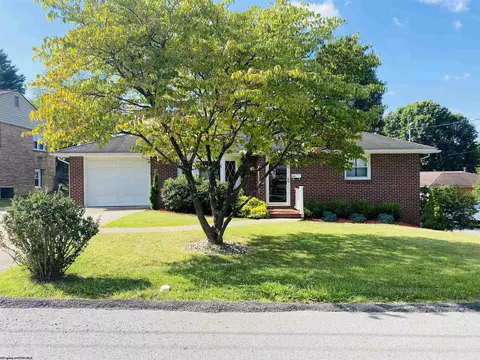 241 W Olive St, Bridgeport, WV 26330