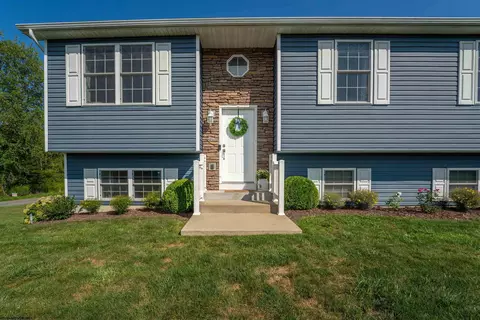 39 Chapel Brooke Cir, Reedsville, WV 26547
