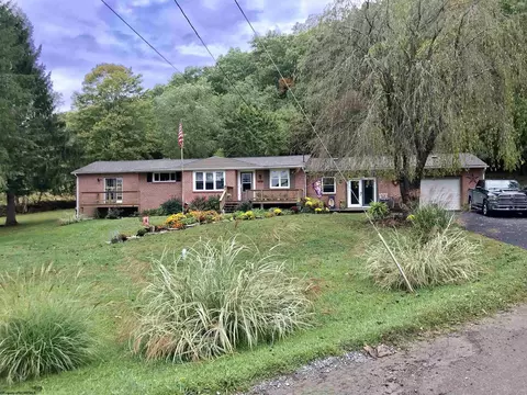 19 Deer View Dr, Elkins, WV 26241