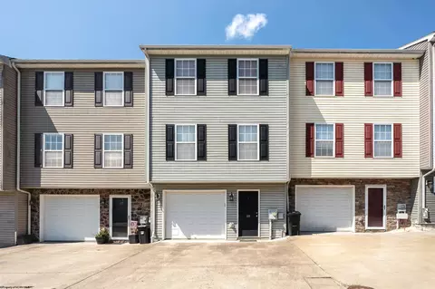133 Eagle Dr, Maidsville, WV 26541