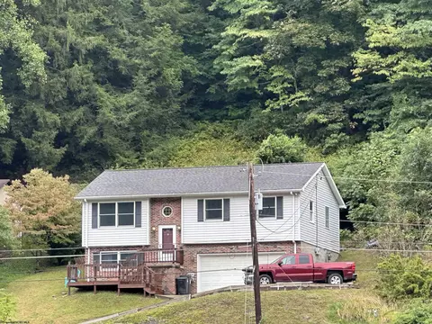 1914 Lake Floyd Cir, Salem, WV 26426