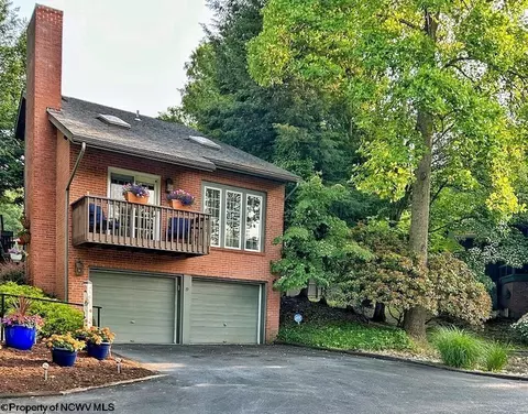 19 Saint James Dr, Clarksburg, WV 26301