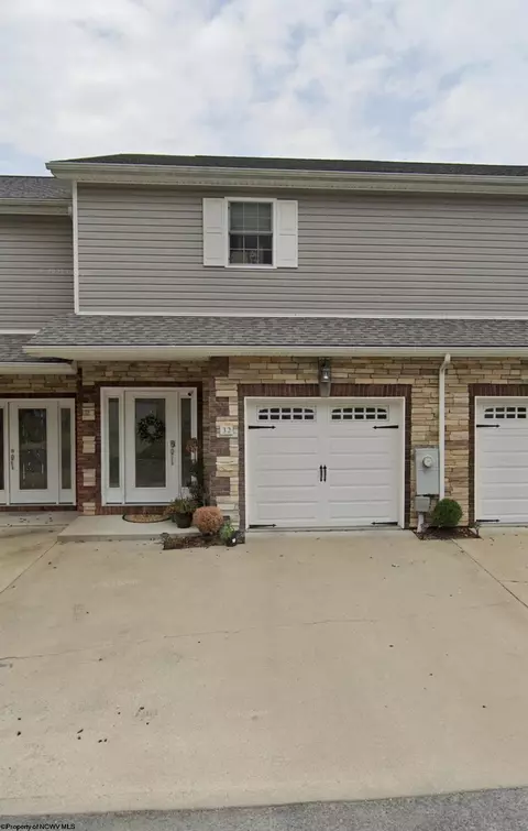 32 Turnstone Dr, Morgantown, WV 26505
