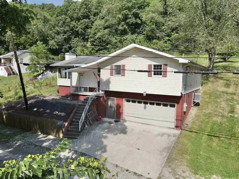 13 School St, Farmington, WV 26571
