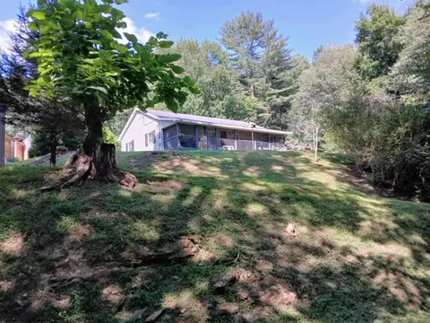 1322 E Pecks Run Rd, Buckhannon, WV 26201