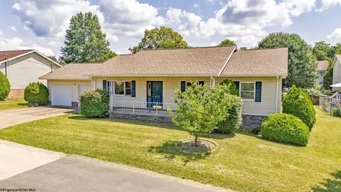 413 Corona Dr, Morgantown, WV 26508