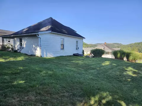 408 Crawford Ave, Star City, WV 26505
