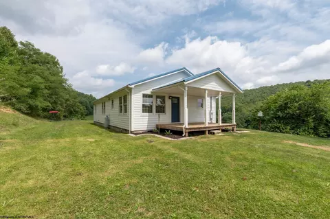 1977 Yorks Run Rd, Newburg, WV 26410