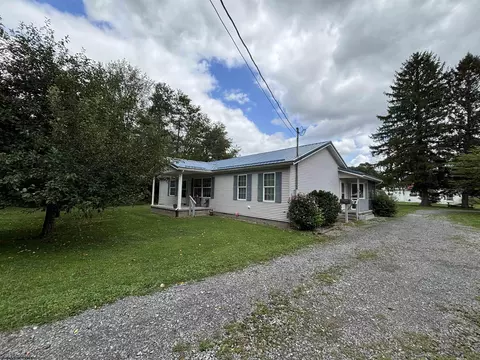 285 Hoff St, Belington, WV 26250