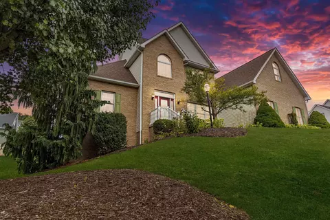 1009 Autumn Ave, Morgantown, WV 26508