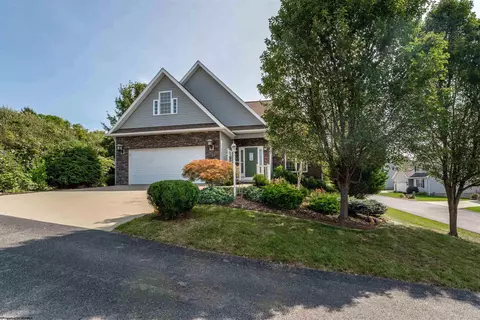 1020 Johnathan Ln, Morgantown, WV 26508