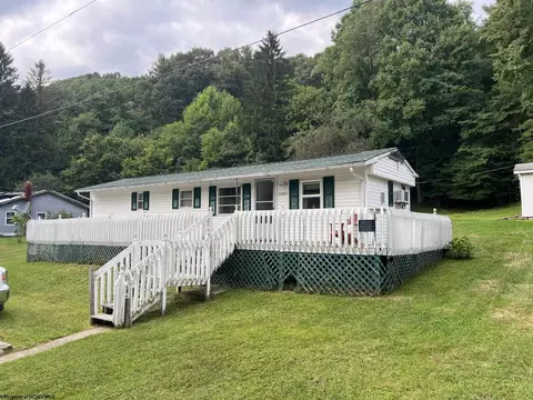 24 Dodd St, Mabie, WV 26278