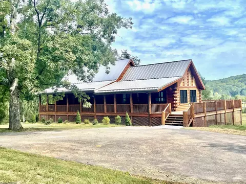 502 Smith Rd, Bridgeport, WV 26330
