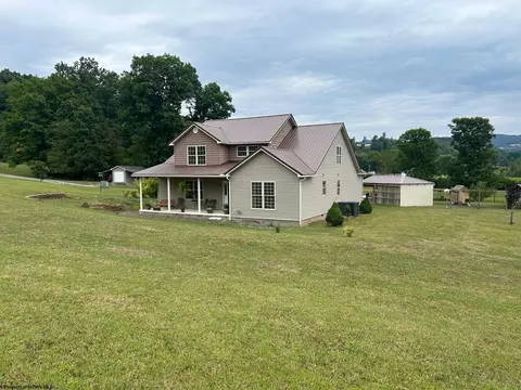 98 Planing Mill St, Belington, WV 26250