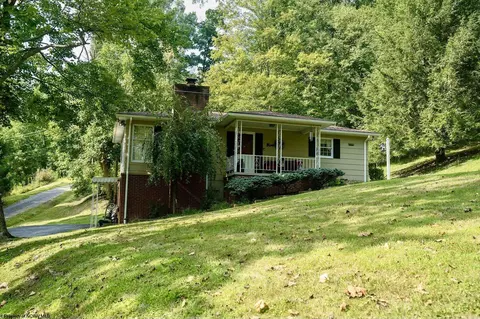 150 Elkwood Dr, Bridgeport, WV 26330