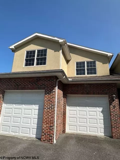 211 Mountain Golf Dr, Morgantown, WV 26508