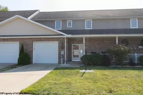 612 Deerfield Dr, Bridgeport, WV 26330