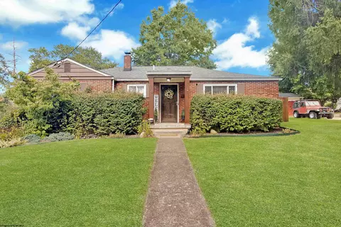 116 W 1st St, Westover, WV 26501
