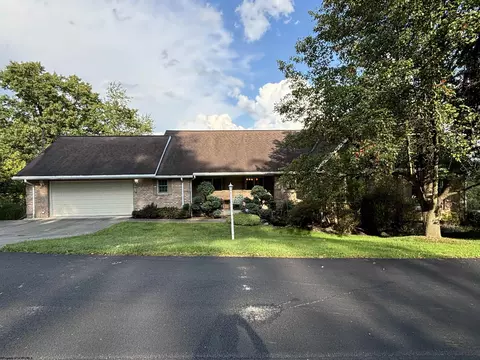 340 Saint James Dr, Clarksburg, WV 26301