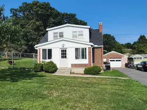202 Pratt Ave, Kingwood, WV 26537